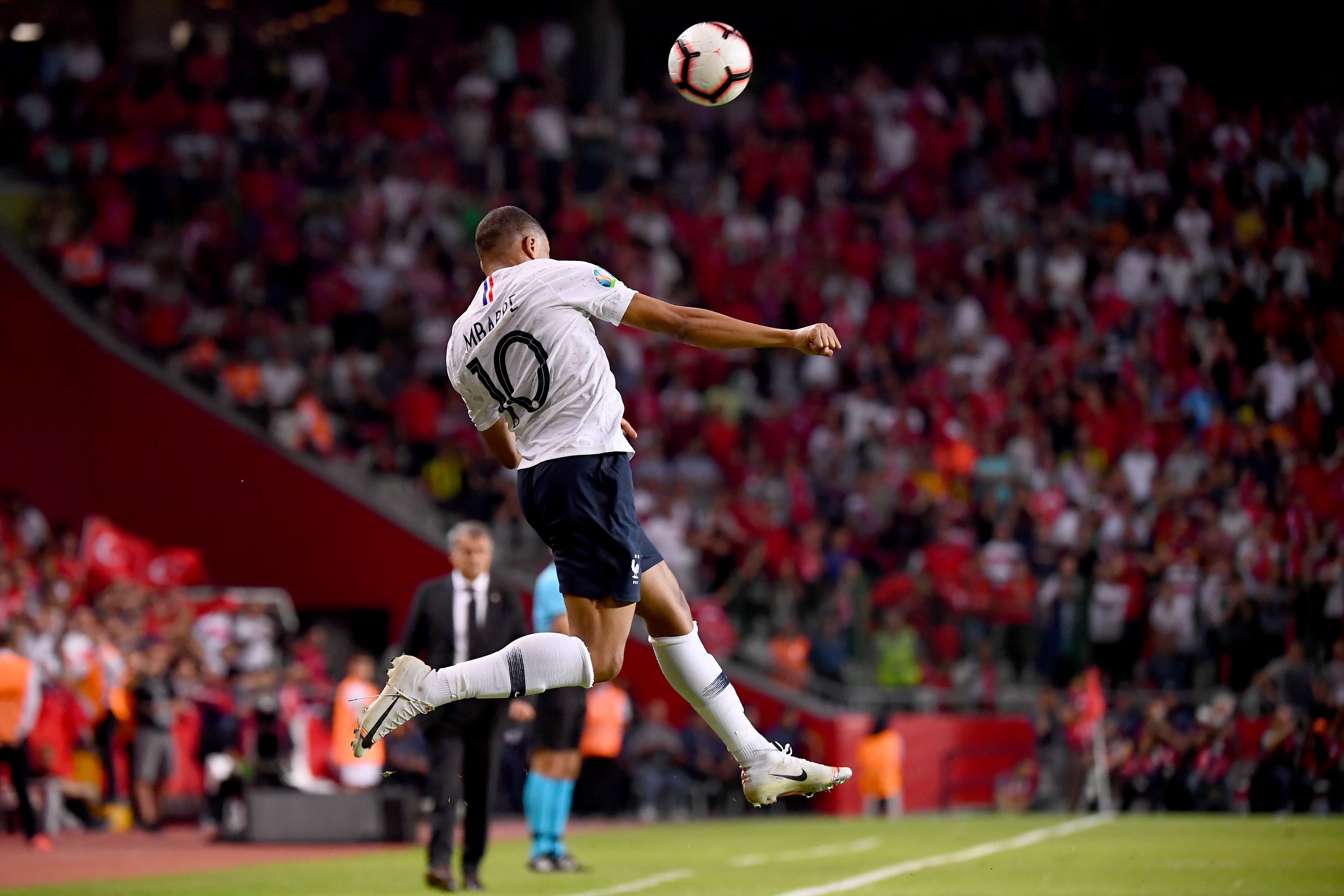 路或右侧 路或右侧